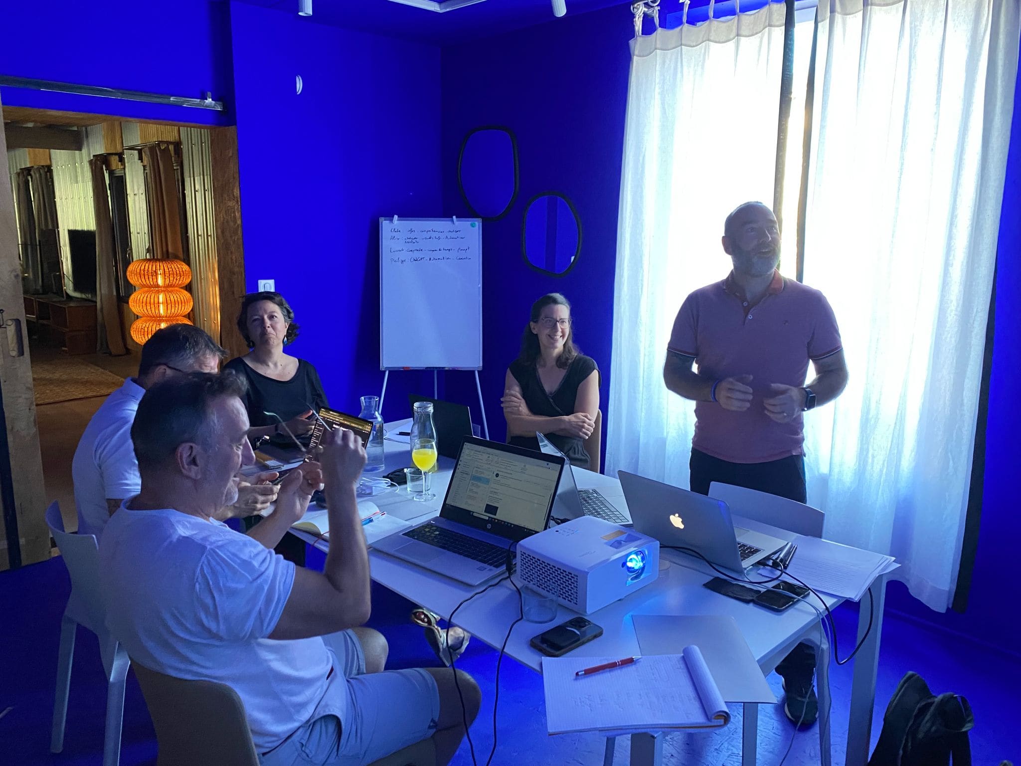 Alexandre De Sousa animant un atelier IA en petit comité
